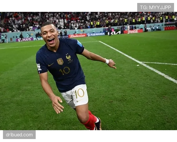 姆巴佩能否比肩法国传奇前锋？国家队数据对比与历史地位解析